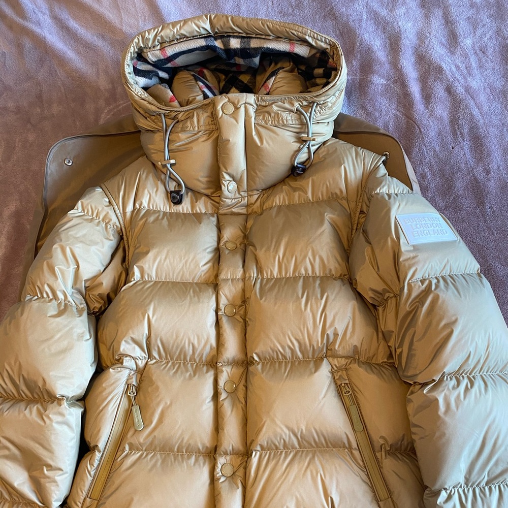 Men’s detachable sleeve hooded puffer jacket